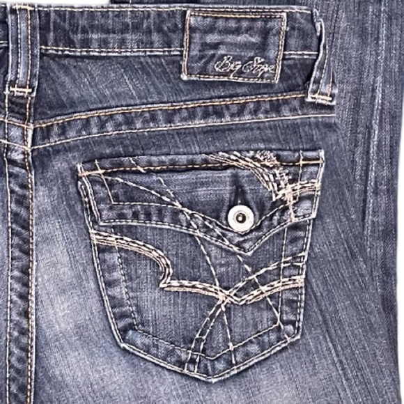 Big Star by Buckle Maddie Crop Mid Rise Faded Whiskered Blue Denim Jeans Size 27 - Picture 8 of 11